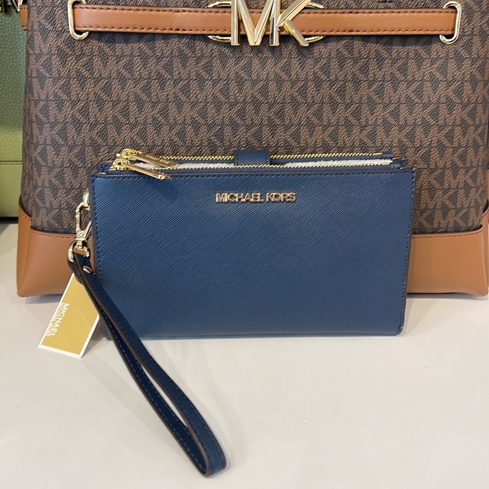 MICHAEL KORS LARGE DOUBLE ZIP WRISTLET WALLET PHONE CASE
Navy NWT - Picture 6 of 16
